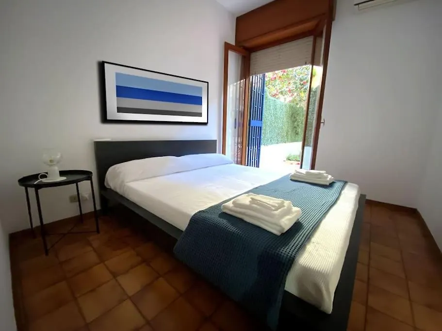 Holiday home Appartamento In Riva Al Mare Aci Castello