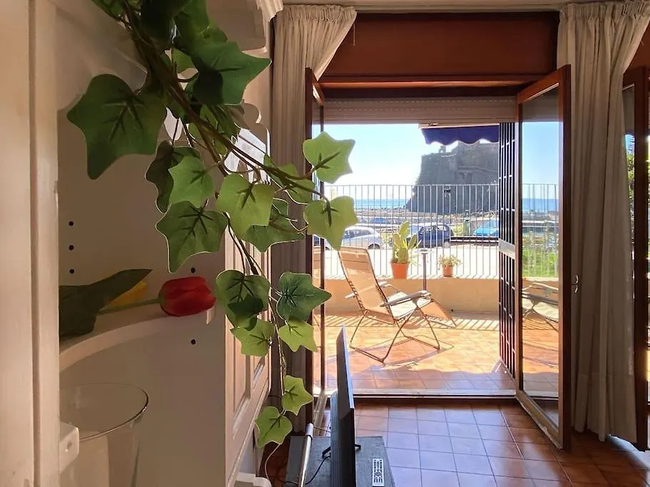 Appartamento In Riva Al Mare contacts