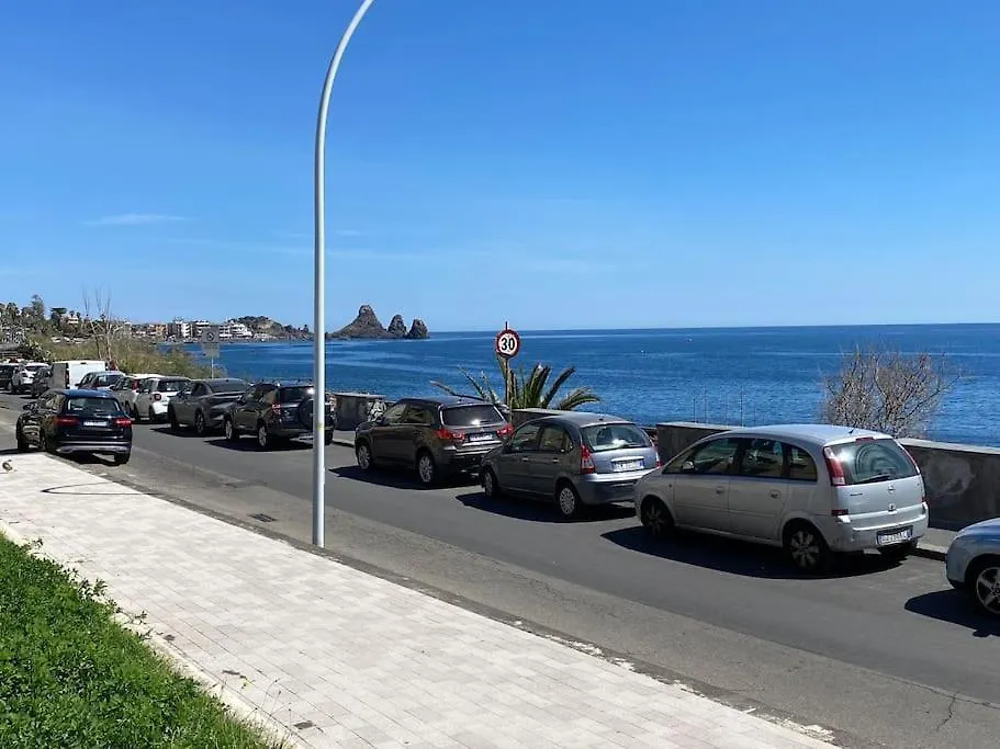Holiday home Appartamento In Riva Al Mare Aci Castello Italy